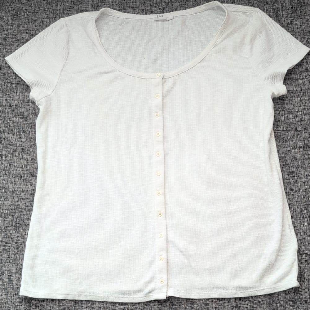 Gap Off-White Button-Down Tee